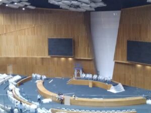 نمونه کار نماکاران سپند | تولید کننده کابنت و دکور چوبی | نمونه کار نمای چوبی آمفی تئاتر و همایش ۱۵