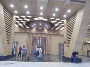 نمونه کار نماکاران سپند | تولید کننده کابنت و دکور چوبی | نمونه کار نمای چوبی آمفی تئاتر و همایش ۱۳